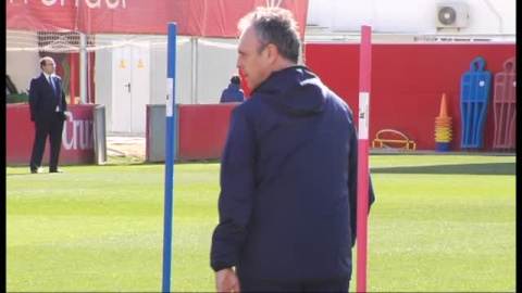 Caparrós ya dirige al Sevilla Caparrós ya dirige al Sevilla