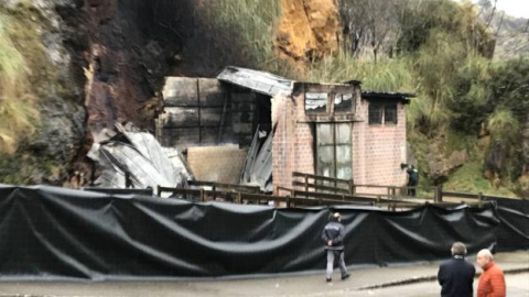 La instalación que albergaba a las jiráfas de Cabárceno, tras el incendio. 112 La instalación que albergaba a las jiráfas de Cabárceno, tras el incendio. 112