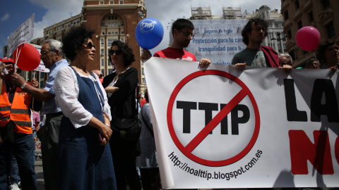 Manifestantes de las Marchas de la Dignidad contra el TTIP.- JAIRO VARGAS