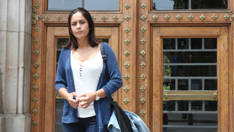 Amina Hussein, la joven kurda de Siria que huyó del país en 2006, y que ahora se puede convertir en una sin papeles por culpa de un laberinto burocrático Amina Hussein, la joven kurda de Siria que huyó del país en 2006, y que ahora se puede convertir en una sin papeles por culpa de un laberinto burocrático