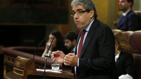 El portavoz de Democracia i Llibertat (DiL), Francesc Homs, durante su intervención en la sesión de la tarde de la segunda jornada del debate de investidura del secretario general del PSOE, Pedro Sánchez, que se celebra en el Congreso de lo El portavoz de Democracia i Llibertat (DiL), Francesc Homs, durante su intervención en la sesión de la tarde de la segunda jornada del debate de investidura del secretario general del PSOE, Pedro Sánchez, que se celebra en el Congreso de lo
