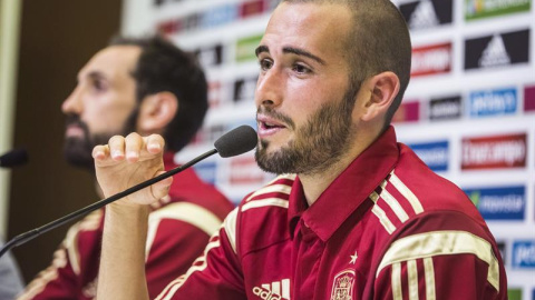 Los jugadores de la selección española Aleix Vidal (d) y Juanfran Torres. /EFE Los jugadores de la selección española Aleix Vidal (d) y Juanfran Torres. /EFE