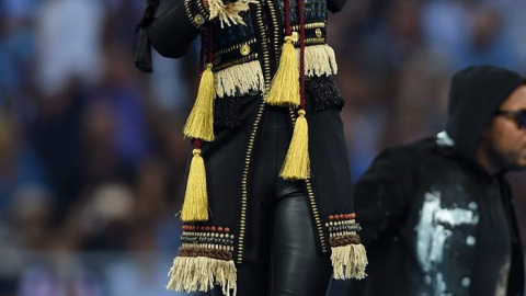La cantante norteamericana Alicia Keys, en su actuación previa al arranque de la final de la Champions League en Milán. EFE/EPA/PETER POWELL