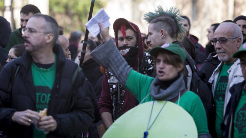 Varios ciudadanos durante su participación en la manifestación contra la Ley de protección de la seguridad ciudadana, conocida como "ley mordaza"