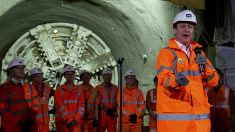 El primer ministro británico, David Cameron, durante una visita a las obras en la estación de Farringdon, en Londres. - REUTERS El primer ministro británico, David Cameron, durante una visita a las obras en la estación de Farringdon, en Londres. - REUTERS