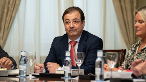 El vicepresidente segundo del Senado, Guillermo Fernández Vara, en la mesa de trabajo tras la Sesión Constitutiva, en el Senado, a 17 de agosto de 2023, El vicepresidente segundo del Senado, Guillermo Fernández Vara, en la mesa de trabajo tras la Sesión Constitutiva, en el Senado, a 17 de agosto de 2023,