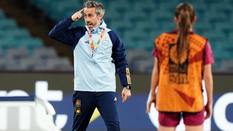 El seleccionador nacional femenino, Jorge Vilda, durante un entrenamiento para el Mundial de fútbol femenino de Australia y Nueva Zelanda. El seleccionador nacional femenino, Jorge Vilda, durante un entrenamiento para el Mundial de fútbol femenino de Australia y Nueva Zelanda.