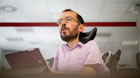 Echenique: "Las nuevas medidas que hemos introducido en esta última fase de la negociación implican a más ministerios y hay que organizar más reuniones y más mesas para poder tratar todos los temas" / CHRISTIAN GONZÁLEZ Echenique: "Las nuevas medidas que hemos introducido en esta última fase de la negociación implican a más ministerios y hay que organizar más reuniones y más mesas para poder tratar todos los temas" / CHRISTIAN GONZÁLEZ