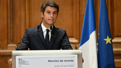 El ministro de Educación y Juventud de Francia, Gabriel Attal, pronuncia un discurso durante la reunión de rectores del nuevo año escolar en la Universidad de la Sorbona en París el 24 de agosto de 2023. El ministro de Educación y Juventud de Francia, Gabriel Attal, pronuncia un discurso durante la reunión de rectores del nuevo año escolar en la Universidad de la Sorbona en París el 24 de agosto de 2023.