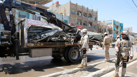 Fuerzas de seguridad iraquíes en una de las zonas afectadas por uno de los atentados. - REUTERS Fuerzas de seguridad iraquíes en una de las zonas afectadas por uno de los atentados. - REUTERS