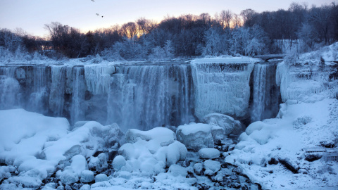 Una imagen de las cataratas del Niágara congeladas a consecuencia de la ola de frío en EEUU. REUTERS Una imagen de las cataratas del Niágara congeladas a consecuencia de la ola de frío en EEUU. REUTERS