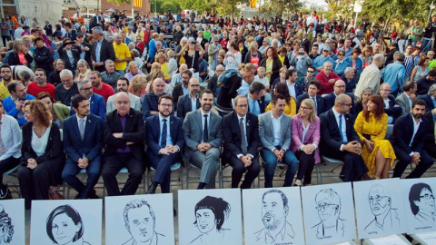Quim Torra, sus consellers y el presidente del Parlament, Roger Torrent durante el homenaje a los votantes y organizadores del 1-O en Sant Julià de Ramis. - EFE Quim Torra, sus consellers y el presidente del Parlament, Roger Torrent durante el homenaje a los votantes y organizadores del 1-O en Sant Julià de Ramis. - EFE