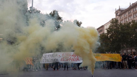 Los CDR han convocado tres "acciones sorpresa" de manera simultánea en tres puntos distintos de Barcelona: plaza Catalunya, el Mercado de Santa Caterina y la plaza Letamendi. - EFE Los CDR han convocado tres "acciones sorpresa" de manera simultánea en tres puntos distintos de Barcelona: plaza Catalunya, el Mercado de Santa Caterina y la plaza Letamendi. - EFE