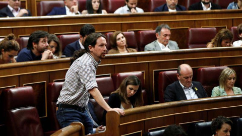 El líder de Unidas Podemos, Pablo Iglesias, vota en la segunda y definitiva votación de investidura del candidato socialista, Pedro Sánchez. (EMILIO NARANJO | EFE) El líder de Unidas Podemos, Pablo Iglesias, vota en la segunda y definitiva votación de investidura del candidato socialista, Pedro Sánchez. (EMILIO NARANJO | EFE)