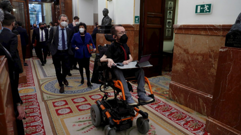 El portavoz de Unidas Podemos en el Congreso Pablo Echenique llega al Congreso de los Diputados este miércoles para asistir a la sesión de control en el Congreso de los Diputados. El portavoz de Unidas Podemos en el Congreso Pablo Echenique llega al Congreso de los Diputados este miércoles para asistir a la sesión de control en el Congreso de los Diputados.