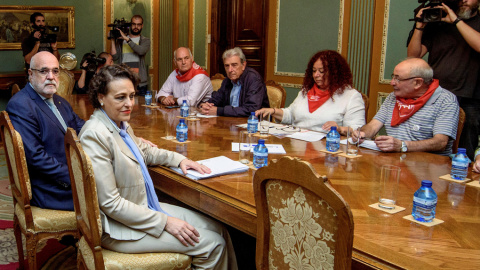 La ministra de Trabajo, Magdalena Valerio, se reúne con representantes de los pensionistas, en una jornada de movilizaciones de este colectivo en toda España. EFE/JAVIER ZORRILLA La ministra de Trabajo, Magdalena Valerio, se reúne con representantes de los pensionistas, en una jornada de movilizaciones de este colectivo en toda España. EFE/JAVIER ZORRILLA
