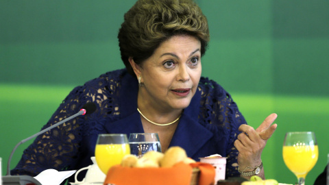 La presidenta de Brasil, Dilma Rousseff, durante un desayuno con los medios de comunicación en el Palacio de Planalto, en Brasilia, REUTERS/Joedson Alves La presidenta de Brasil, Dilma Rousseff, durante un desayuno con los medios de comunicación en el Palacio de Planalto, en Brasilia, REUTERS/Joedson Alves