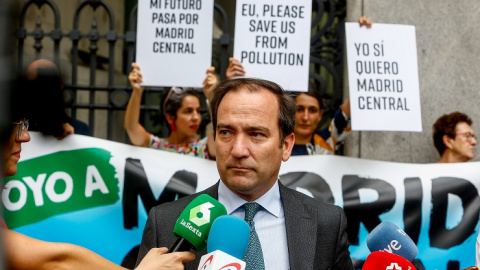 04/07/2019. - El delegado de Medio Ambiente y Movilidad de Madrid, Borja Carabante, ofrece declaraciones a los medios de comunicación tras su reunión con portavoces de la Plataforma en Defensa de Madrid Central. 04/07/2019. - El delegado de Medio Ambiente y Movilidad de Madrid, Borja Carabante, ofrece declaraciones a los medios de comunicación tras su reunión con portavoces de la Plataforma en Defensa de Madrid Central.