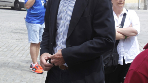 El ex secretario general del PSM, Tomás Gómez, a su llegada a la capilla ardiente de Pedro Zerolo. EFE/Víctor Lerena El ex secretario general del PSM, Tomás Gómez, a su llegada a la capilla ardiente de Pedro Zerolo. EFE/Víctor Lerena