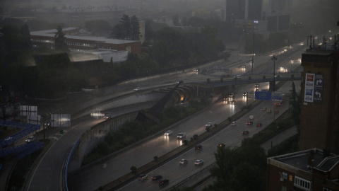 Vista de la M-30 en Madrid, bajo la espectacular tormenta de Madrid./ EFE/Angel Díaz Vista de la M-30 en Madrid, bajo la espectacular tormenta de Madrid./ EFE/Angel Díaz