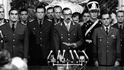 Jorge Rafael Videla jura como presidente de Argentina en 1976. Jorge Rafael Videla jura como presidente de Argentina en 1976.