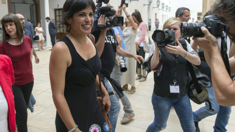 La líder de Podemos, Teresa Rodríguez, a su llegada al Parlamento andaluz en Sevilla para la votación de investidura de la presidenta de la Junta de Andalucía en funciones, Susana Díaz. EFE/Julio Muñoz La líder de Podemos, Teresa Rodríguez, a su llegada al Parlamento andaluz en Sevilla para la votación de investidura de la presidenta de la Junta de Andalucía en funciones, Susana Díaz. EFE/Julio Muñoz