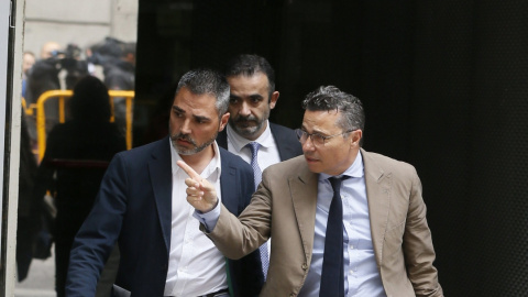 El conseguidor de la Púbica, el empresario Alejandro de Pedro, a su salida de la Audiencia Nacional. EFE/Fernando Alvarado El conseguidor de la Púbica, el empresario Alejandro de Pedro, a su salida de la Audiencia Nacional. EFE/Fernando Alvarado