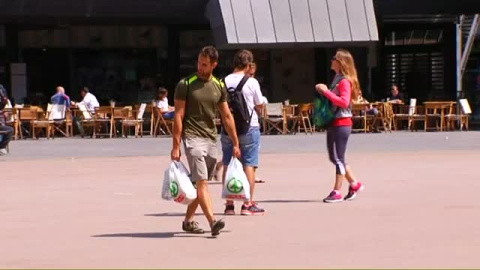 Las tiendas no podrán dar gratis las bolsas de plástico a partir del 1 julio Las tiendas no podrán dar gratis las bolsas de plástico a partir del 1 julio