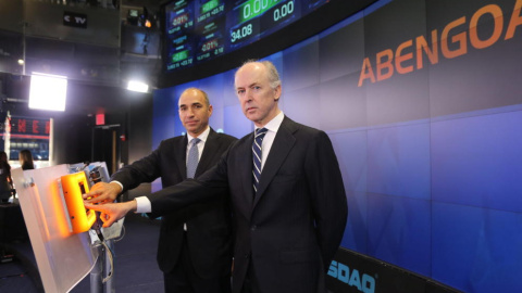 Manuel Sánchez y Felipe Benjumea, ex consejero delegado y expresidente de Abengoa, el primer día de cotización en el Nasdaq de Nueva York de su filial en EEUU. EFE Manuel Sánchez y Felipe Benjumea, ex consejero delegado y expresidente de Abengoa, el primer día de cotización en el Nasdaq de Nueva York de su filial en EEUU. EFE