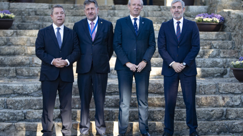 El Presidente de la Xunta con el Presidente de la Junta de Castilla León, Emiliano García Paje; el Presidente de Canarias y el Presidente de Hotusa en el Foro de La Toja-Vínculo Atlántico a 30/09/2023. El Presidente de la Xunta con el Presidente de la Junta de Castilla León, Emiliano García Paje; el Presidente de Canarias y el Presidente de Hotusa en el Foro de La Toja-Vínculo Atlántico a 30/09/2023.