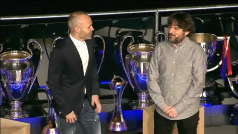 Iniesta se despide del Barça con un homenaje cargado de emociones Iniesta se despide del Barça con un homenaje cargado de emociones