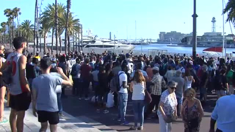 Los manteros de Barcelona denuncian el "racismo institucional" del Ayuntamiento