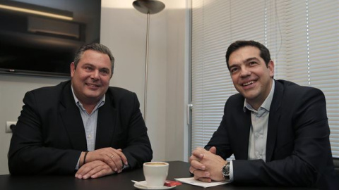 El líder de los Griegos Independientes y ministro de Defensa, Panos Kammenos, y el primer ministro griego, Alexis Tsipras./ EUROPA PRESS El líder de los Griegos Independientes y ministro de Defensa, Panos Kammenos, y el primer ministro griego, Alexis Tsipras./ EUROPA PRESS