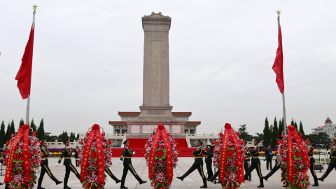 Un grupo de soldados participan en una ceremonia oficial en la Plaza de Tiananmen de Pekín. REUTERS/China Daily Un grupo de soldados participan en una ceremonia oficial en la Plaza de Tiananmen de Pekín. REUTERS/China Daily