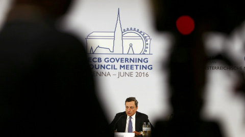 El presidente del BCE, Mario Draghi, durante la rueda de prensa tras la reunión del Consejo de Gobierno de la entidad en Viena. REUTERS/Leonhard Foeger El presidente del BCE, Mario Draghi, durante la rueda de prensa tras la reunión del Consejo de Gobierno de la entidad en Viena. REUTERS/Leonhard Foeger