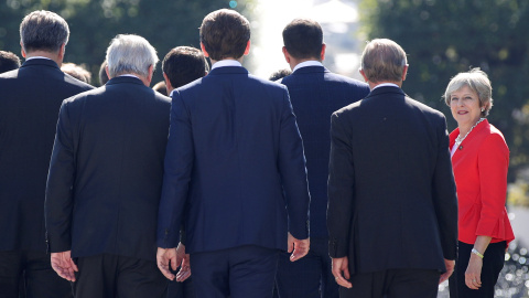 La primera ministra británica, Theresa May, junto a los líderes de la UE en la cumbre de Salzburgo (Austria). / REUTERS LISI NIESNER La primera ministra británica, Theresa May, junto a los líderes de la UE en la cumbre de Salzburgo (Austria). / REUTERS LISI NIESNER