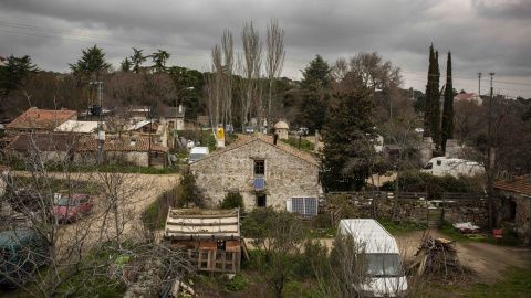 Vista aérea de Navalquejigo, una aldea repoblada de la sierra de Madrid.