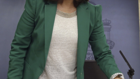 La vicepresidenta y portavoz del Gobierno, Soraya Sáenz de Santamaría, durante la rueda de prensatras la reunión del Consejo de Ministros. EFE/J. J. Guillén La vicepresidenta y portavoz del Gobierno, Soraya Sáenz de Santamaría, durante la rueda de prensatras la reunión del Consejo de Ministros. EFE/J. J. Guillén