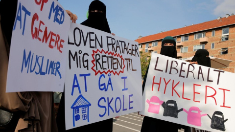 Mujeres con niqab protestando en Copenhagen. Reuters Mujeres con niqab protestando en Copenhagen. Reuters