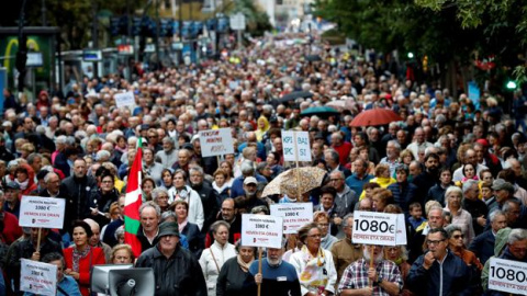 La manifestación, a su paso para el Boulevard donostiarra.- EFE La manifestación, a su paso para el Boulevard donostiarra.- EFE