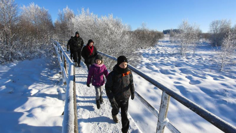 La gente camina en la 'Hautes Fagnes', una reserva natural en el este de Bélgica. EFE / EPA / JULIEN WARNAND