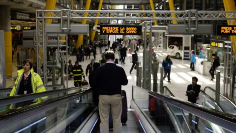 Pasajeros en el Aeropuerto Adolfo Suárez Madrid-Barajas. REUTERS Pasajeros en el Aeropuerto Adolfo Suárez Madrid-Barajas. REUTERS