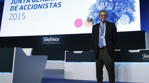 El presidente de Telefónica, César Alierta, antes del comienzo de la junta de accionistas de la operadora. EFE El presidente de Telefónica, César Alierta, antes del comienzo de la junta de accionistas de la operadora. EFE