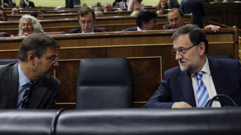 El presidente del Gobierno, Mariano Rajoy y el ministro de Justicia, Rafael Catalá, durante el pleno del Congreso de los Diputados.- EFE El presidente del Gobierno, Mariano Rajoy y el ministro de Justicia, Rafael Catalá, durante el pleno del Congreso de los Diputados.- EFE
