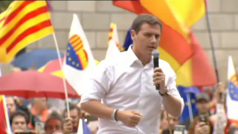 Rivera acusa a Torra de trabajar para "liquidar" la Constitución Rivera acusa a Torra de trabajar para "liquidar" la Constitución