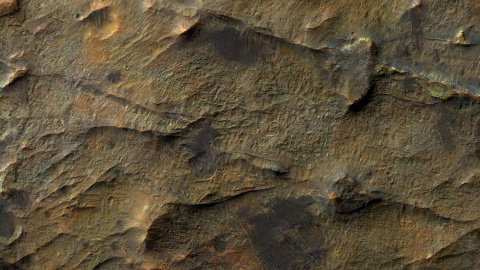 Las cordilleras cerca de 'Nirgal Valles', un conjunto de crestas rectas sobre un antiguo lecho rocoso.- NASA