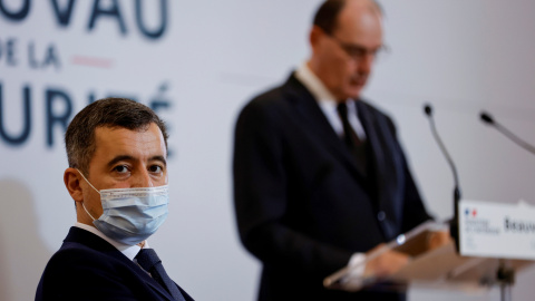 01/02/2021. El ministro del Interior francés, Gerald Darmanin, escucha el discurso del primer ministro francés, Jean Castex, durante una reunión sobre seguridad en París, Francia. - Reuters 01/02/2021. El ministro del Interior francés, Gerald Darmanin, escucha el discurso del primer ministro francés, Jean Castex, durante una reunión sobre seguridad en París, Francia. - Reuters