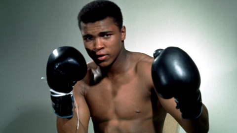 Mohamed Ali/Cassius Clay posa en una foto promocional. REUTERS