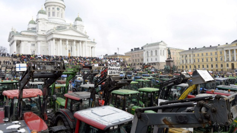 Protesta de agricultores en la Plaza del Senado de Helsinki. - AFP Protesta de agricultores en la Plaza del Senado de Helsinki. - AFP