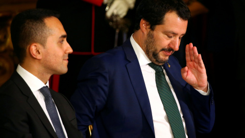 Los vicepresidentes del Gobierno italiano, Luigi de Maio (líder del Movimiento 5 Estrellas), y Matteo Salvini (líder de Liga Norte), en el Palacio Quirinal. REUTERS/Tony Gentile Los vicepresidentes del Gobierno italiano, Luigi de Maio (líder del Movimiento 5 Estrellas), y Matteo Salvini (líder de Liga Norte), en el Palacio Quirinal. REUTERS/Tony Gentile